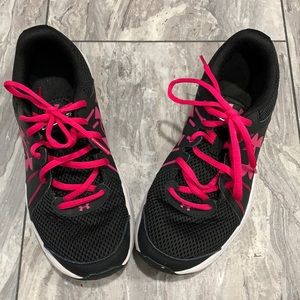 Woman’s Under Armour shoes